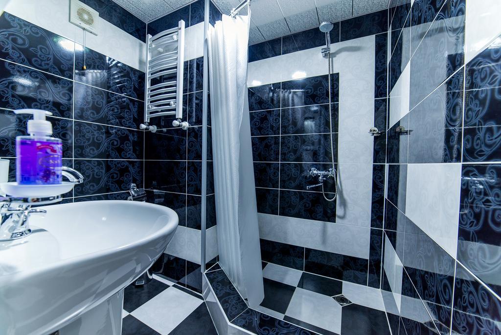 תלאווי Hotel Guglux &Wine Cellar מראה חיצוני תמונה