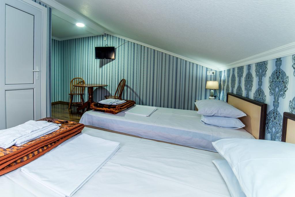 תלאווי Hotel Guglux &Wine Cellar מראה חיצוני תמונה