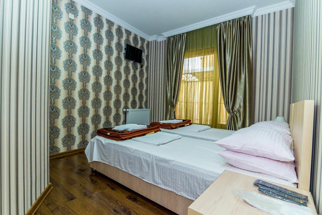 תלאווי Hotel Guglux &Wine Cellar מראה חיצוני תמונה